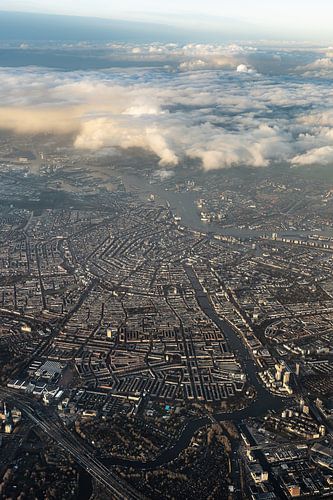 Die Stadt Amsterdam im Abendlicht