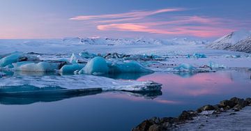 Het blauwe uur bij het Jökullsárlóm ijsmeer