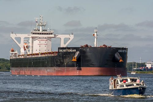 Bulkcarrier CSSC Rotterdam op het Noordzeekanaal.