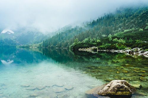 Turquoise meer in de Poolse Tatras van Nick Chesnaye