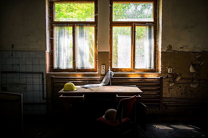 Abandoned office in the play of light - A touch of the past by Infinite Decay