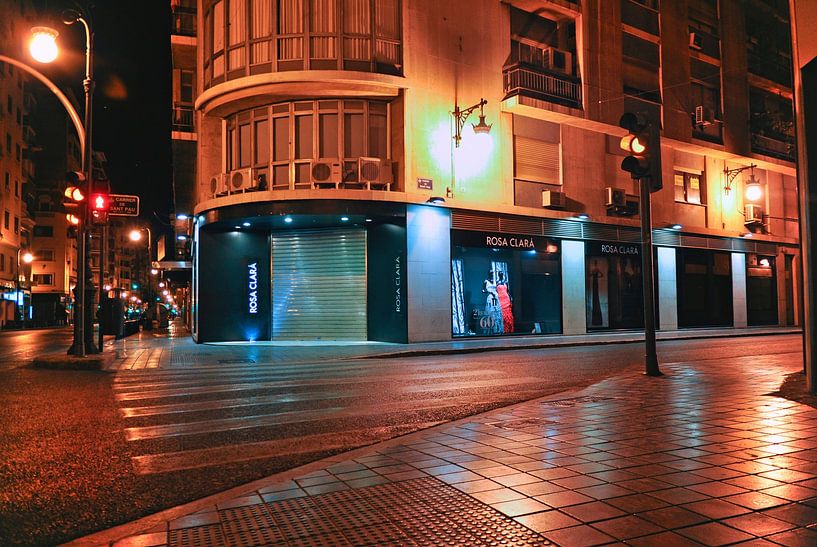 Spanische Geisterstunde im Stadtzentrum von Valencia von Silva Wischeropp