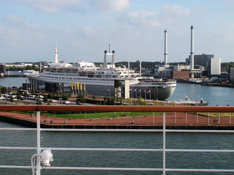 SS Rotterdam gefotografeerd van af de huidige MS Rotterdam by M  van den Hoven