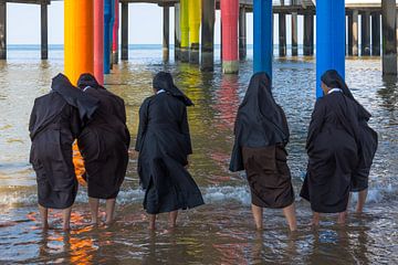 Nonnen zoeken afkoeling van Rinus Lasschuyt Fotografie