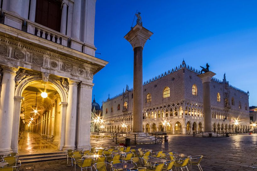 VENICE San Marcoplein & Dogenpaleis op het blauwe uur van Melanie Viola