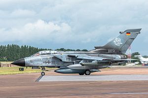 Ein Panavia Tornado der deutschen Luftwaffe steht kurz vor dem Start von RAF Fairford. Am Heck trägt
