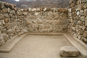 Ruinen des Winterpalastes von König Herodes, Jericho, Fragmente von Ziegeln und Säulen