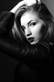 Woman in black & white no. 2 van Johan De Moor