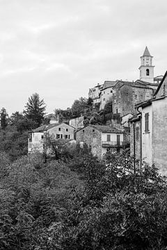 Oud dorp in Italië | Fotoprint zwart-wit | Europa reisfotografie van HelloHappylife
