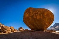 Granietblok in Namibië in tegenlicht van Chris Stenger thumbnail
