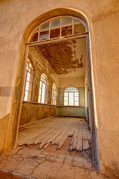 Kolmanskop 2 by Albert Mendelewski