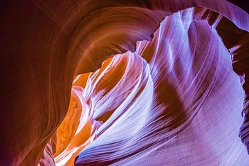 Antelope Canyon 4 van Heleen Pennings