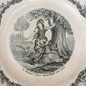 Nationale heldin detail  in oud frans bordje van Blond Beeld