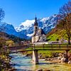 Église Saint-Sébastien dans le village d'alpinisme de Ramsau sur Christa Kramer