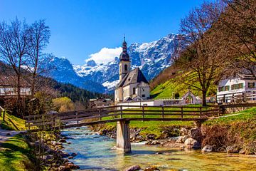 Église Saint-Sébastien dans le village d'alpinisme de Ramsau