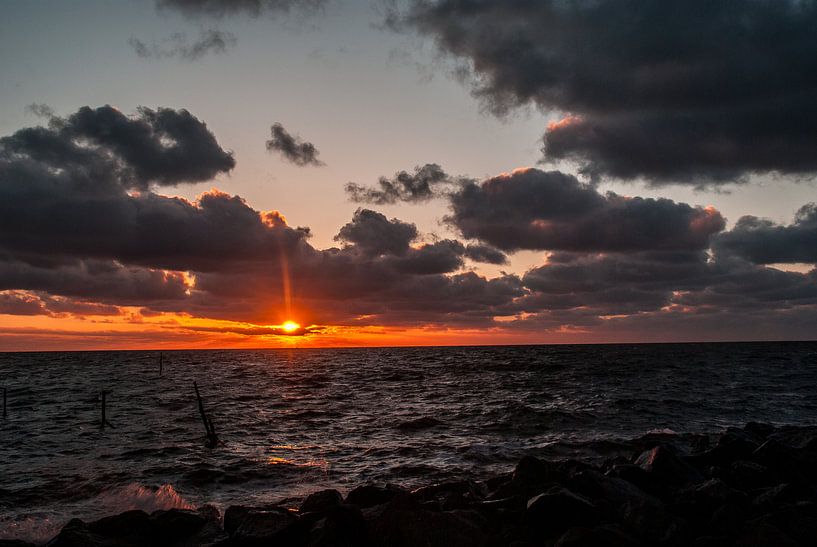 Zonsondergang IJsselmeer by Annelien van der Heide