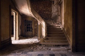 Escalier de pierre. sur Roman Robroek - Photos de bâtiments abandonnés