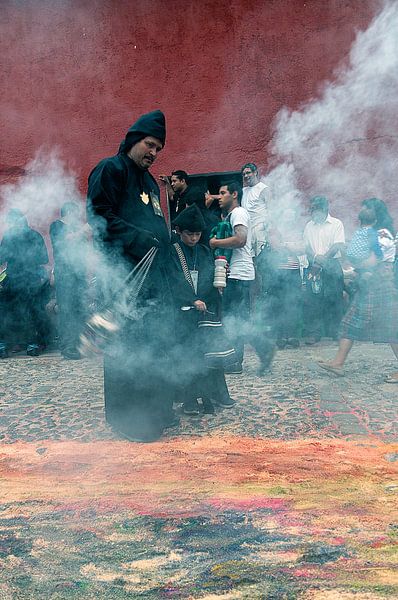 Guatemala: Paasprocessie (Antigua) van Maarten Verhees