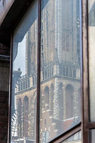 Stiekem naar de Domtoren gluren.