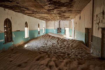 Zand in verlaten huis - Kolmannskuppe van Thomas Marx