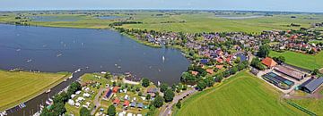 Lucht panorama van het dorp Oudega in Friesland Nederland van Eye on You