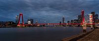 Willemsbrug Rotterdam na zonsondergang.