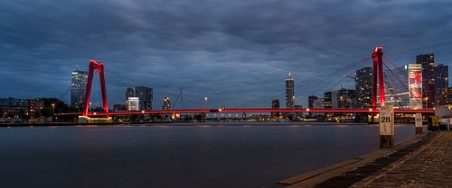 Willemsbrug Rotterdam after sunset.