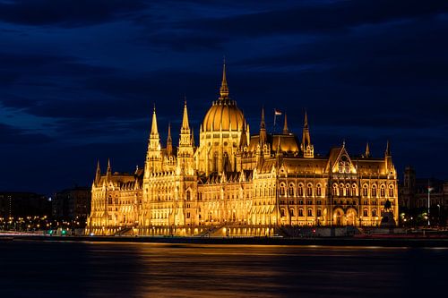 Het Hongaarse parlement in Boedapest aan de Donau