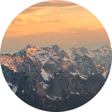 Zonsondergang boven de Karwendel van Leo Schindzielorz