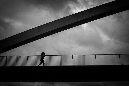 Tegenwind op de Hoge Brug in Maastricht