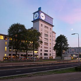 Klokgebouw Eindhoven bij zonsondergang van Jeroen Knippenberg