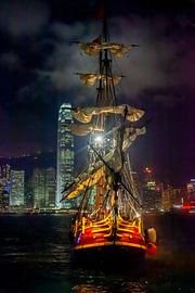 Zeilschip in Victoria Harbour (Hong Kong) van t.ART