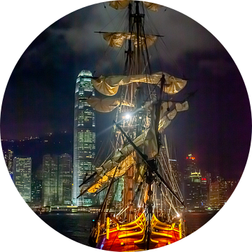 Zeilschip in Victoria Harbour (Hong Kong) van t.ART