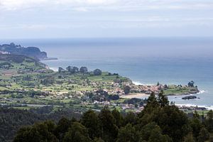 Panoramablick über die Küste Asturiens