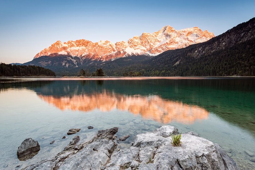 Alpiene gloed op het Zugspitze-massief van Michael Valjak