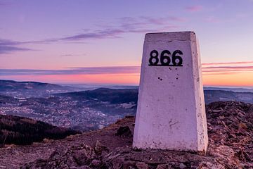 Korte wandeling bij zonsondergang naar de Ruppberg bij Zella-Mehlis - Thüringen - Duitsland van Oliver Hlavaty