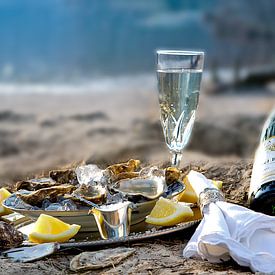 Stilleben mit Austern und Champagner von Christine Vesters Fotografie
