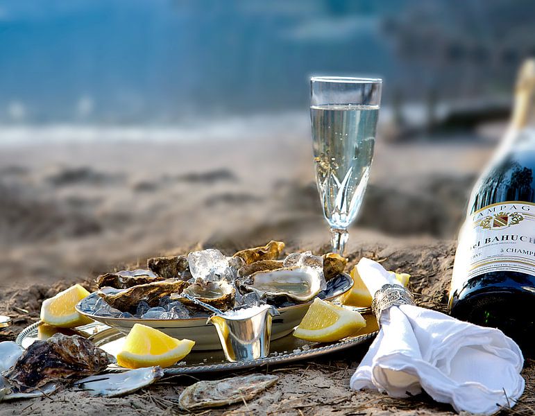 Stilleben mit Austern und Champagner von Christine Vesters Fotografie