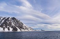 Bergen en rotsen in de winter in Finnmark, Noorwegen van Rico Ködder thumbnail