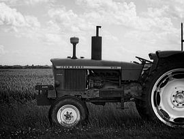 Alter Traktor auf dem Feld von Theo Felten