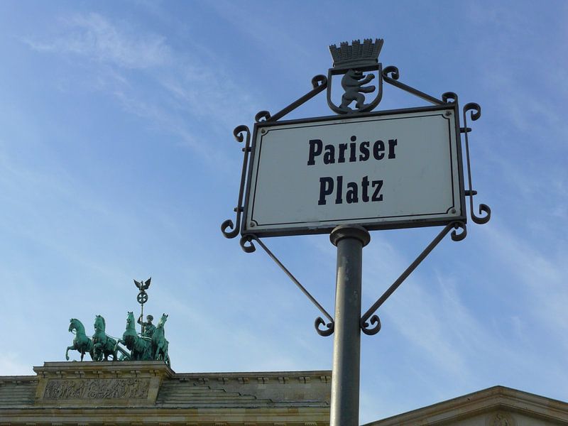 Pariser Platz, Quadriga sur la porte de Brandebourg par  