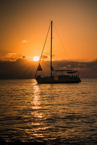 Sailing boat with sunrise by Tonny Visser-Vink