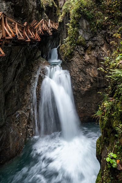 Chute d'eau Autriche Kaprun par Esmé Gernette