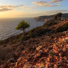 Sonnenuntergang an der Küste der griechischen Insel Zakynthos von Matthijs de Rooij