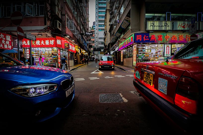 Straatbeeld  Hankow Road, in het centrum van KowLoon, Hong Kong van Arthur Puls Photography