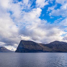 View of the rocks of the Faroe Islands with clouds by Rico Ködder