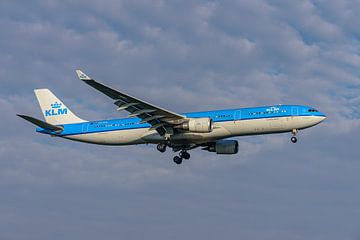 KLM Airbus A330-300 Piazza Navona - Roma.