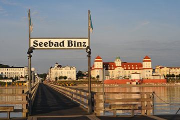 Seebrücke Ostseebad Binz auf Rügen am Morgen von Andreas Horst