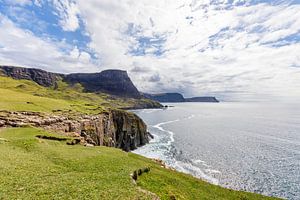 Waterstein Head - vanaf Neist Point, Isle-of-Skye, Schotland van Remco Bosshard