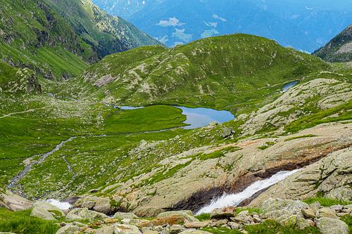 Hooggelegen bergmeren en indrukwekkende bergtoppen in de ongerepte natuur van het Meraner Seeplatte in Zuid-Tirol.